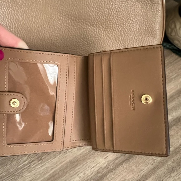 Coach - Picture 6 of 8